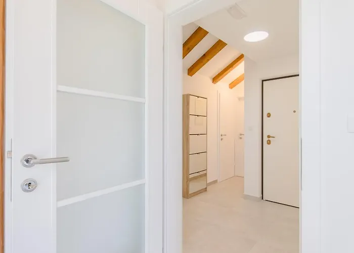 Angela Apartment Split